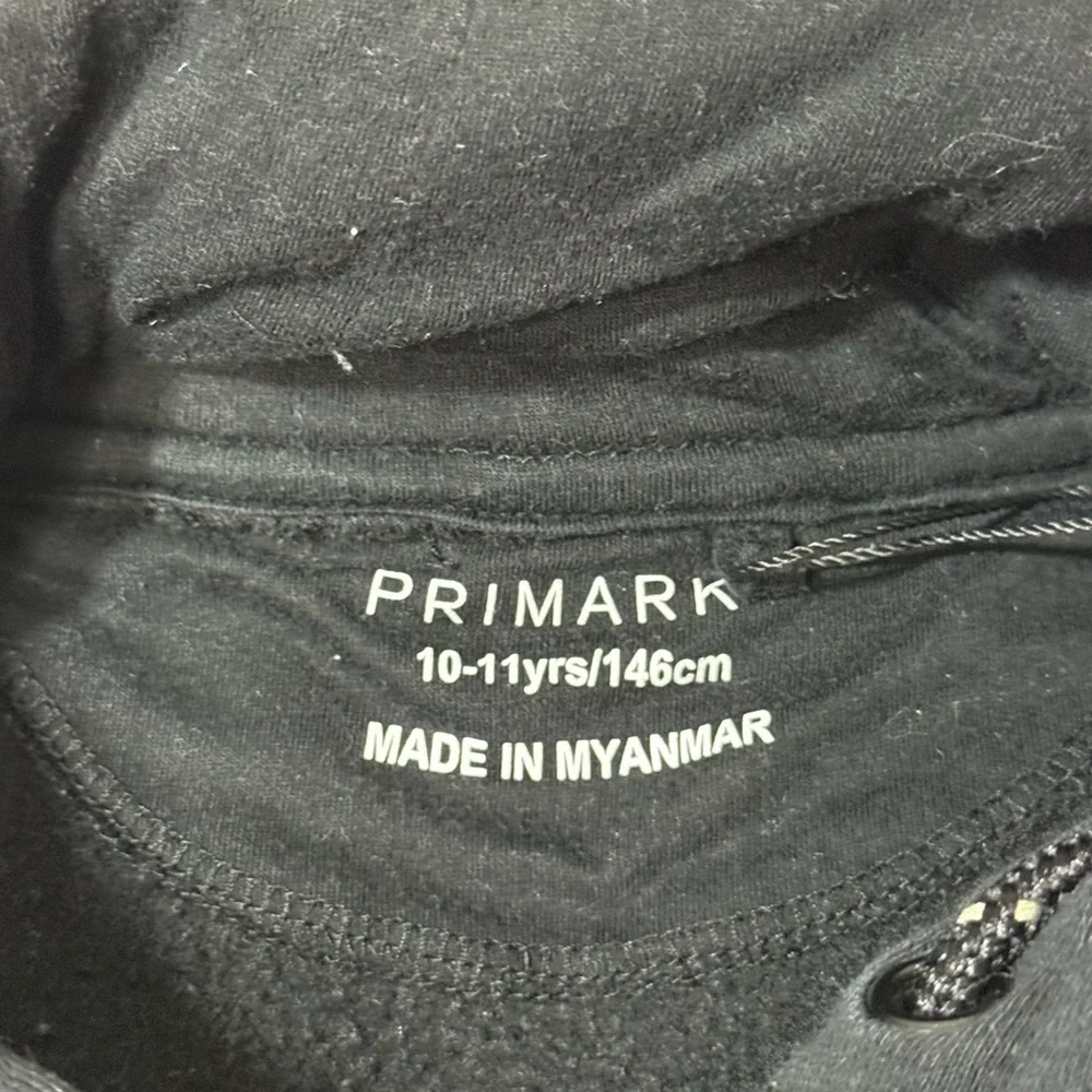 Primark Boys Size 10-11 Years Black and Tan Hooded Sweater with Ribbed Cuffs